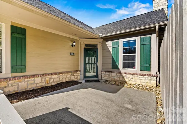 823 Wynnshire DR #B, Hickory, NC 28601