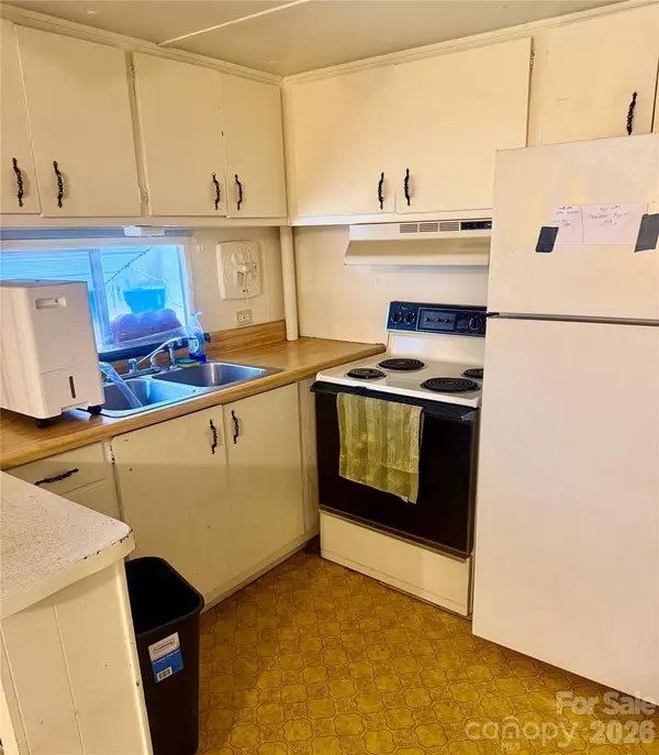 2715 39th AVE NE, Hickory, NC 28601