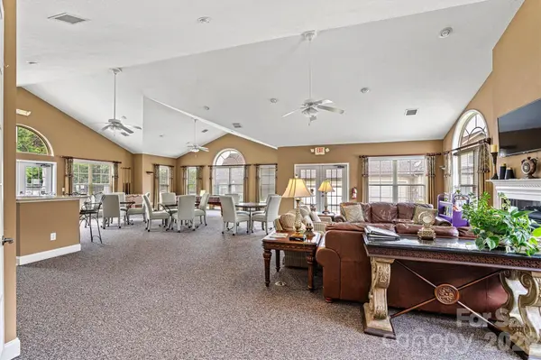 823 Wynnshire DR #B, Hickory, NC 28601