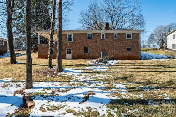 1005 2nd ST SE, Conover, NC 28613