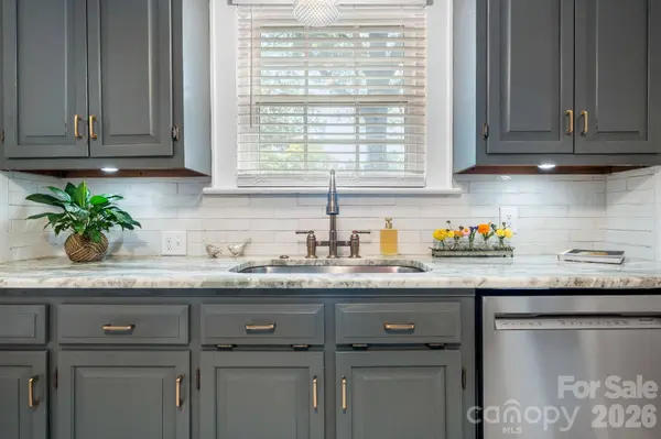 530 7th ST NW, Hickory, NC 28601