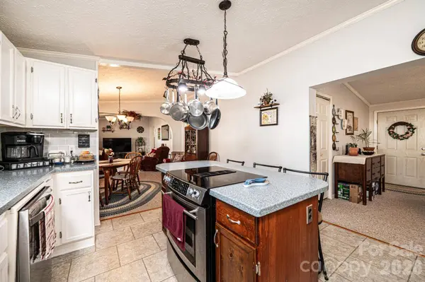 5876 Leil RD, Hickory, NC 28602