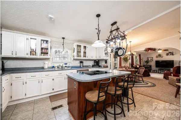 5876 Leil RD, Hickory, NC 28602