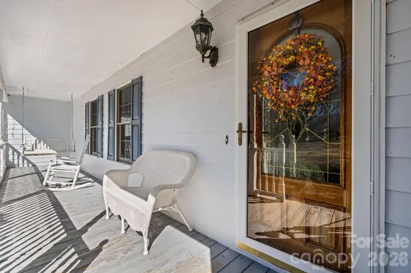 3956 Den DR, Hickory, NC 28602