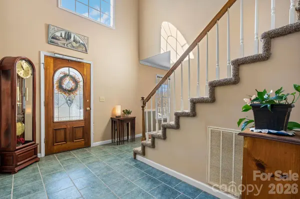 3956 Den DR, Hickory, NC 28602