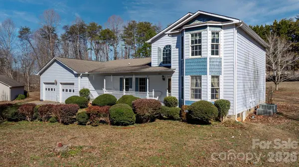 3956 Den DR, Hickory, NC 28602