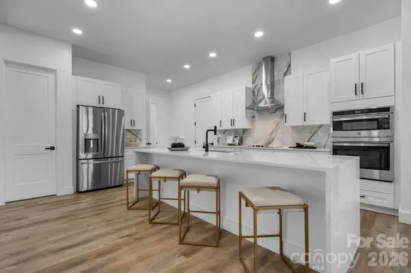 1207 39th AVE NE, Hickory, NC 28601