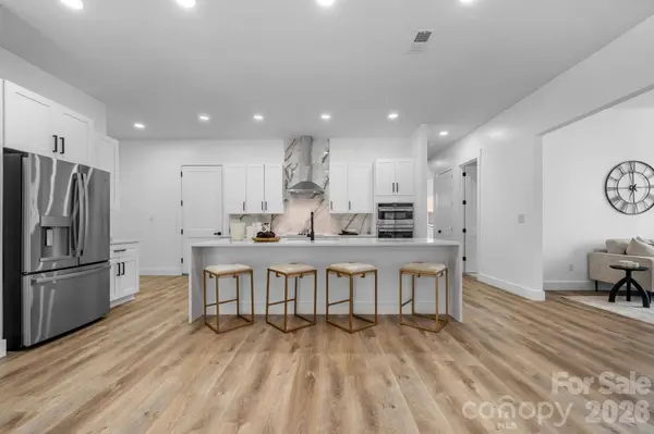 1207 39th AVE NE, Hickory, NC 28601