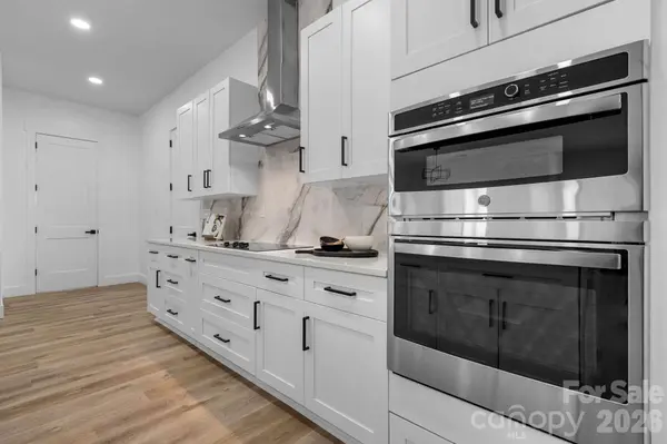 1207 39th AVE NE, Hickory, NC 28601