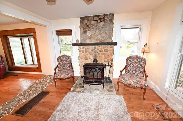 1340 1st Avenue PL NW, Hickory, NC 28601