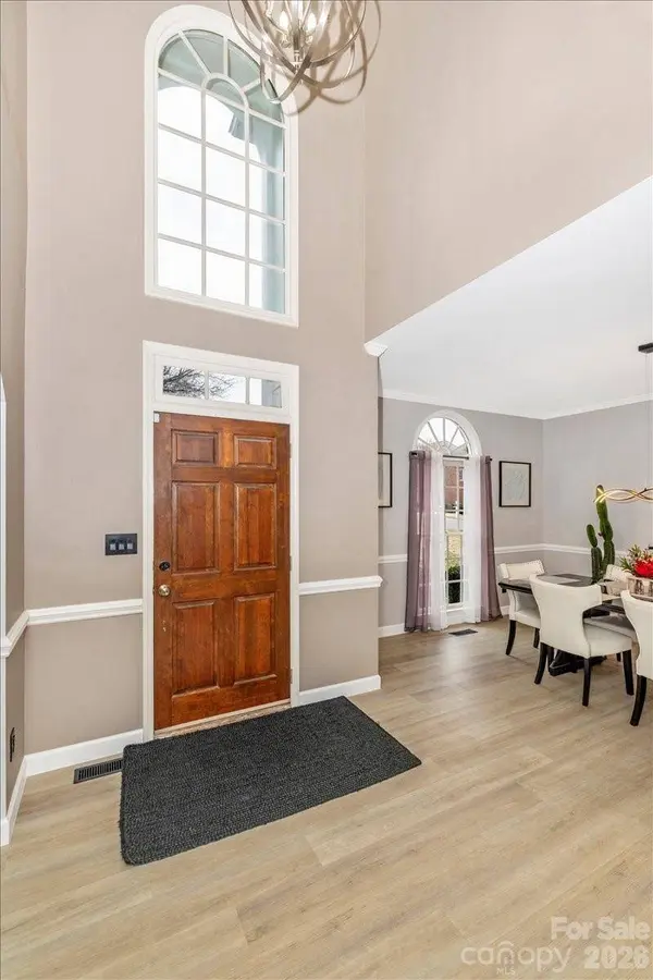 636 Sentinel Oak LN, Charlotte, NC 28214