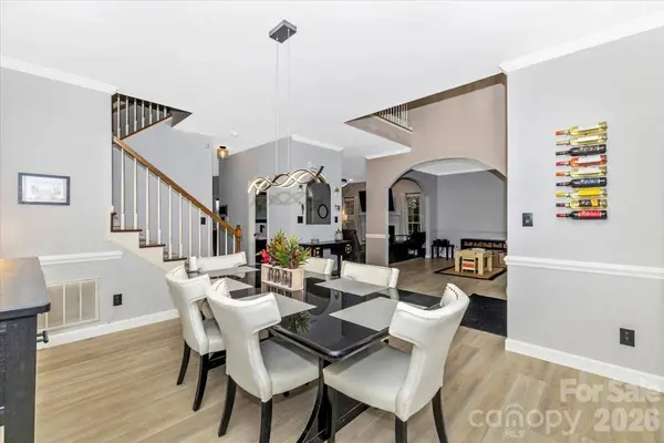 636 Sentinel Oak LN, Charlotte, NC 28214