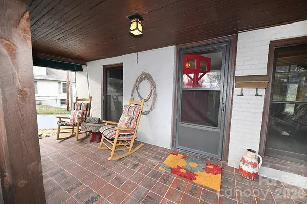 1340 1st Avenue PL NW, Hickory, NC 28601