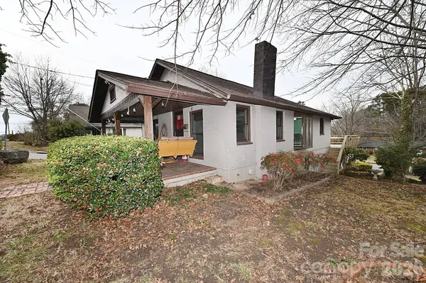 1340 1st Avenue PL NW, Hickory, NC 28601