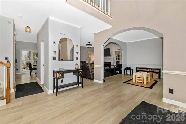 636 Sentinel Oak LN, Charlotte, NC 28214