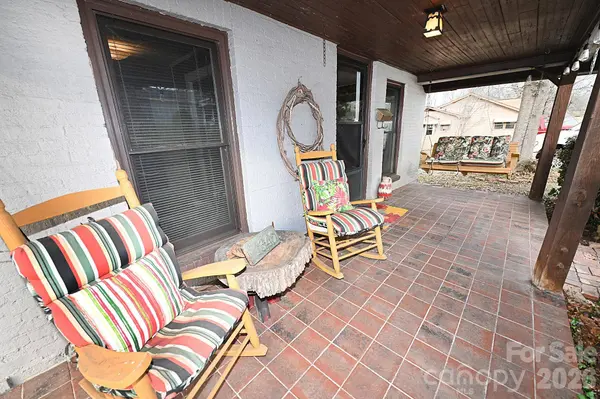 1340 1st Avenue PL NW, Hickory, NC 28601