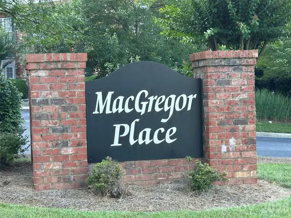 5236 HILLTOP RD, Jamestown, NC 27282