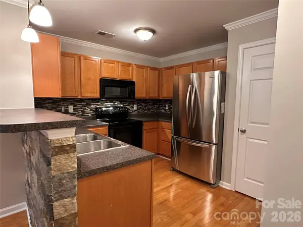 5236 HILLTOP RD, Jamestown, NC 27282