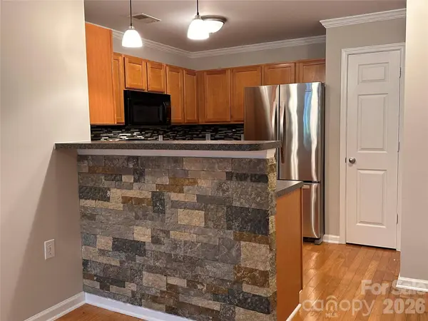 5236 HILLTOP RD, Jamestown, NC 27282