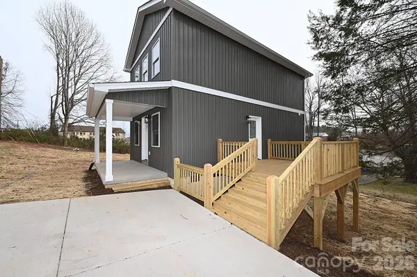 1135 Apple LN, Granite Falls, NC 28630