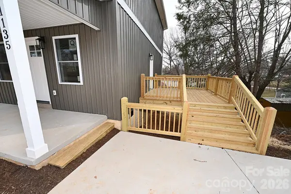 1135 Apple LN, Granite Falls, NC 28630