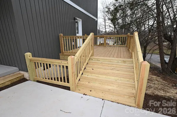 1135 Apple LN, Granite Falls, NC 28630