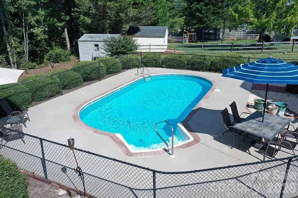 5505 Creek Point DR, Hickory, NC 28601