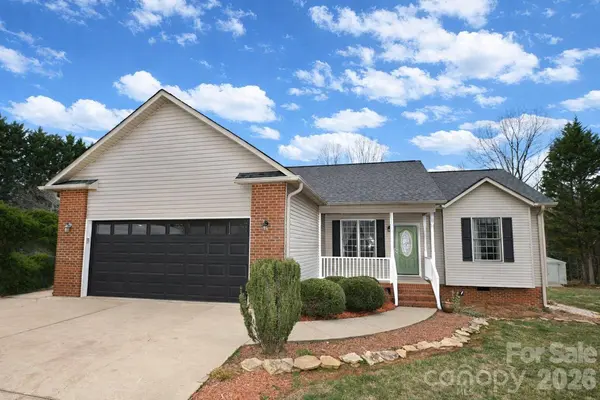 5505 Creek Point DR, Hickory, NC 28601