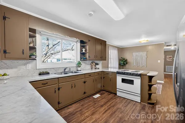 1708 Emmanuel Church RD, Conover, NC 28613