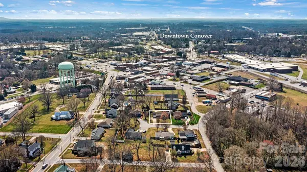 215 Towne CT NW, Conover, NC 28613