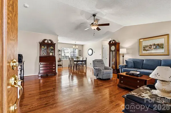 215 Towne CT NW, Conover, NC 28613