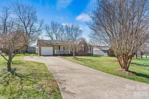 215 Towne CT NW, Conover, NC 28613