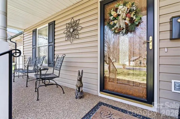 215 Towne CT NW, Conover, NC 28613