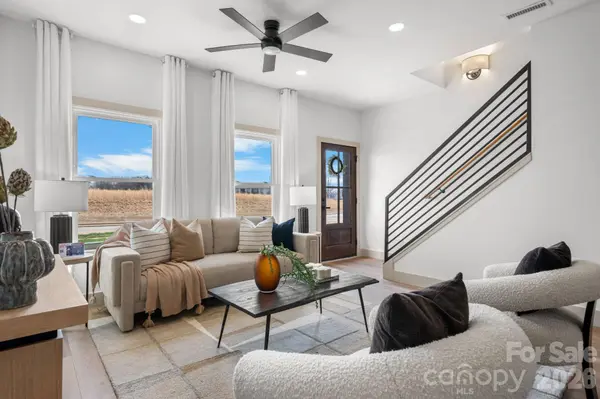 2119 - 2111 24th Street LN SE, Hickory, NC 28602