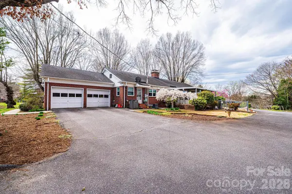 1724 2nd AVE NW, Hickory, NC 28601