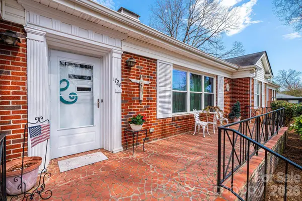 1724 2nd AVE NW, Hickory, NC 28601