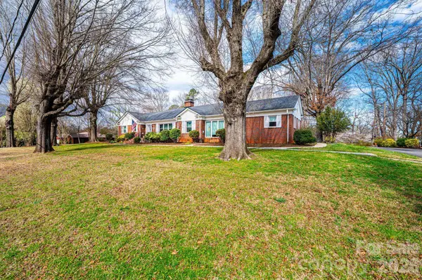1724 2nd AVE NW, Hickory, NC 28601