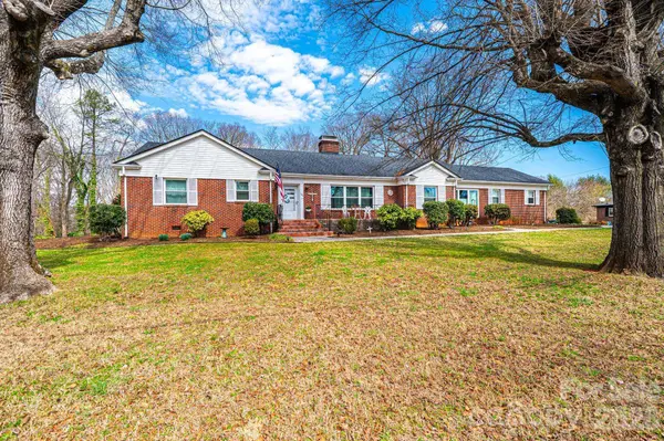 1724 2nd AVE NW, Hickory, NC 28601