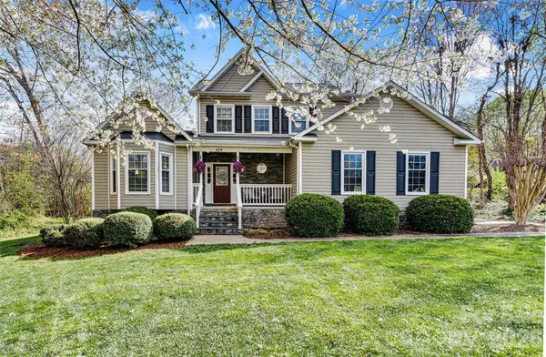 929 43rd Avenue CT NE, Hickory, NC 28601