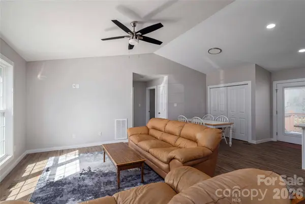 660 W 9th ST, Newton, NC 28658