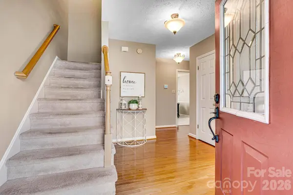 929 43rd Avenue CT NE, Hickory, NC 28601