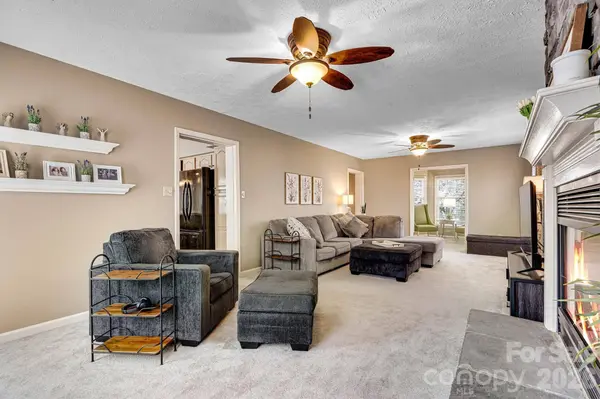 929 43rd Avenue CT NE, Hickory, NC 28601