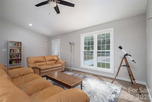 660 W 9th ST, Newton, NC 28658