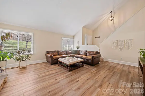 350 21st Avenue DR NW, Hickory, NC 28601