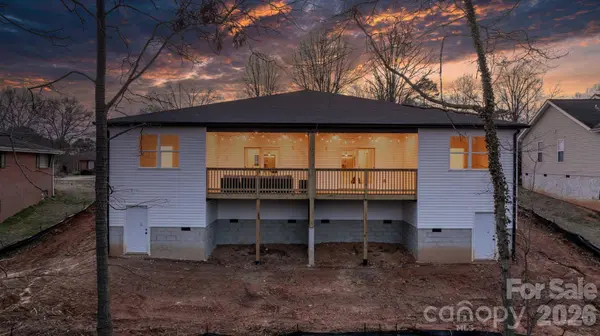 1141 & 1143 12th Street DR SW, Hickory, NC 28602