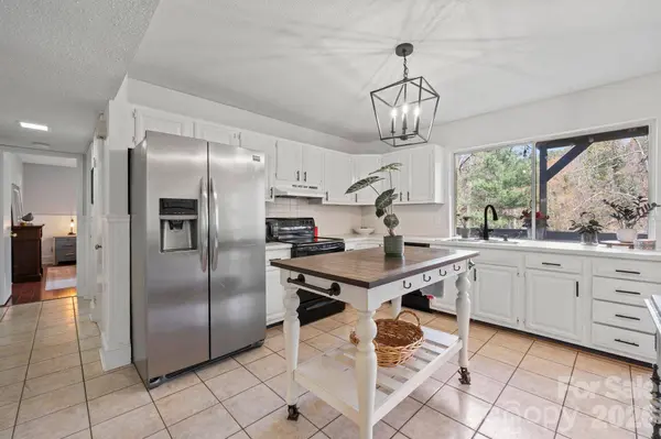 350 21st Avenue DR NW, Hickory, NC 28601