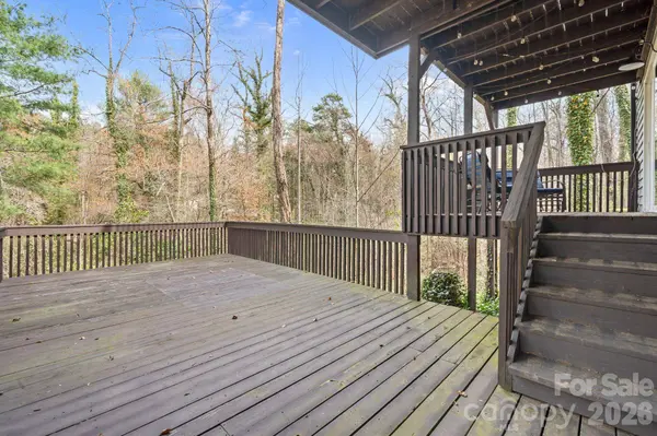 350 21st Avenue DR NW, Hickory, NC 28601