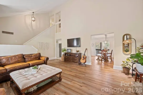 350 21st Avenue DR NW, Hickory, NC 28601