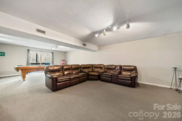 350 21st Avenue DR NW, Hickory, NC 28601