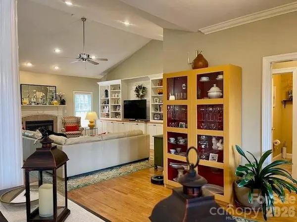 4945 Brookridge DR NE, Hickory, NC 28601